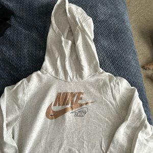 Oatmeal Nike hoodie.